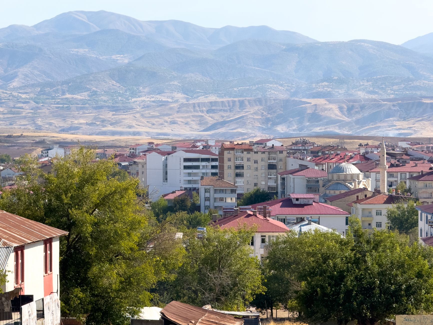 A beautiful urban landscape of Kovancılar, Türkiye, framed by majestic mountains.