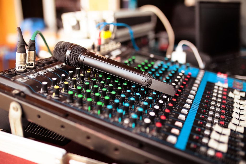 Cara Jasa Live Streaming Mengatasi Masalah Audio Noise