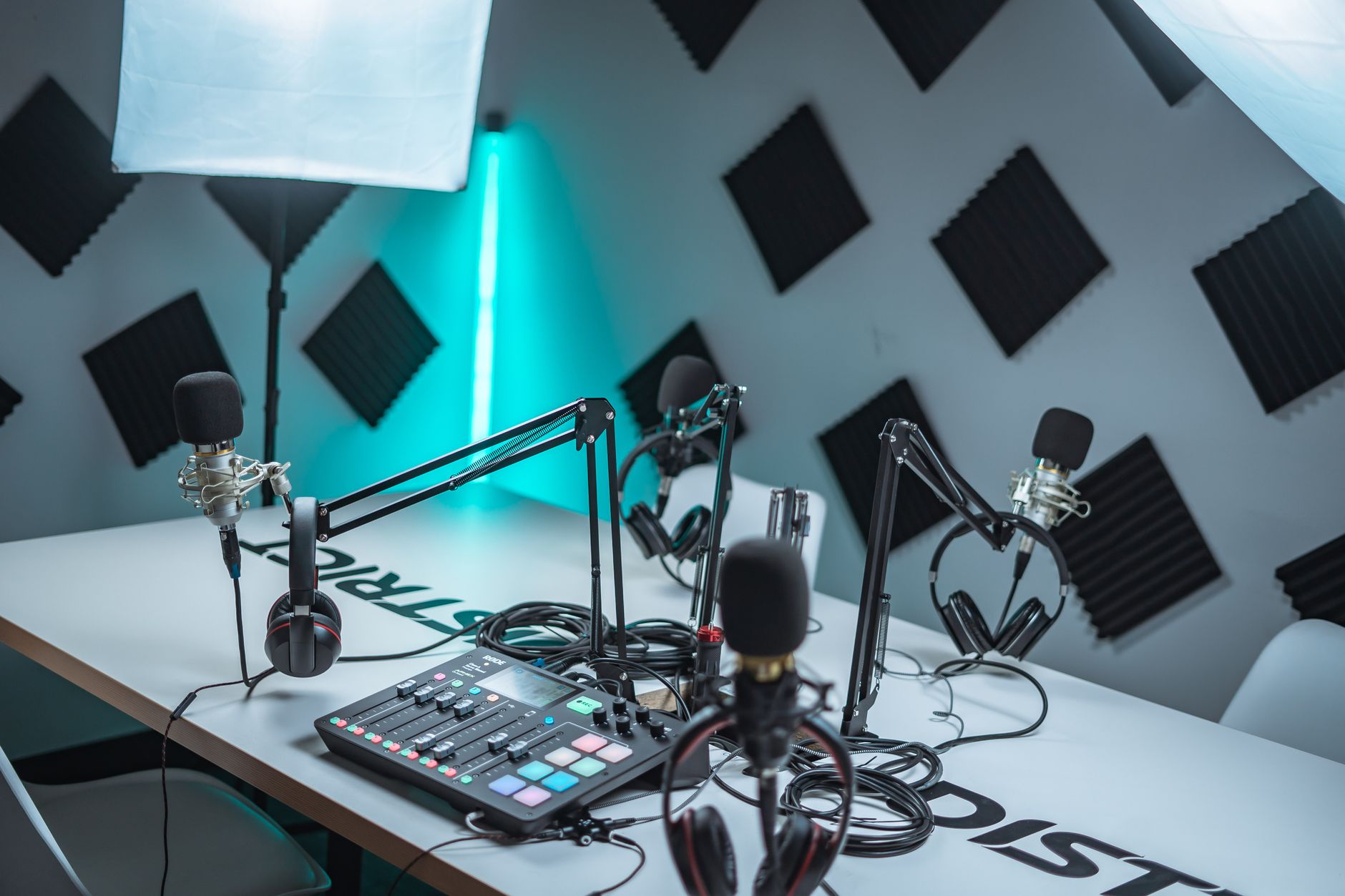Cara Jasa Live Streaming Mengatasi Masalah Audio Noise