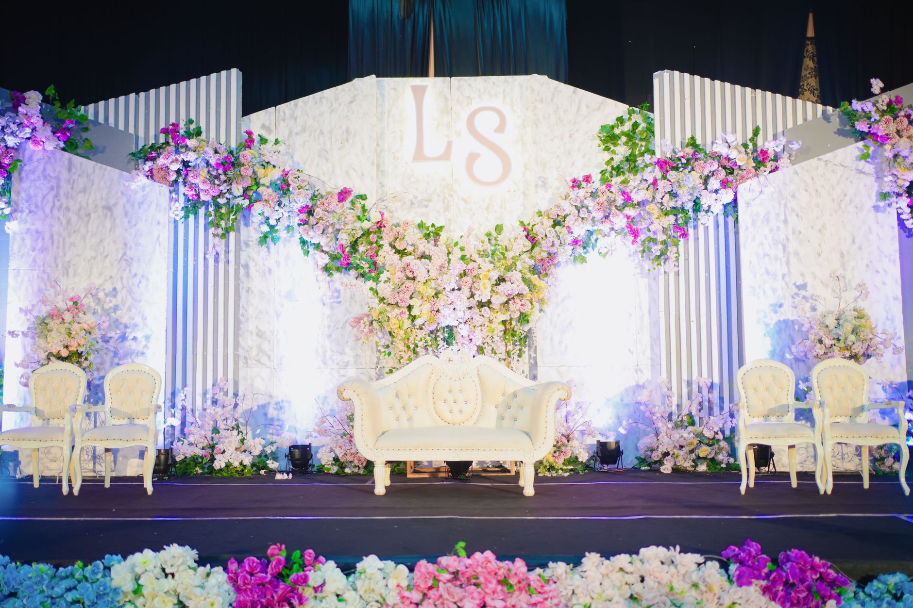 Layanan Backdrop Digital: Cara Praktis Dekorasi Stage Masa Kini
