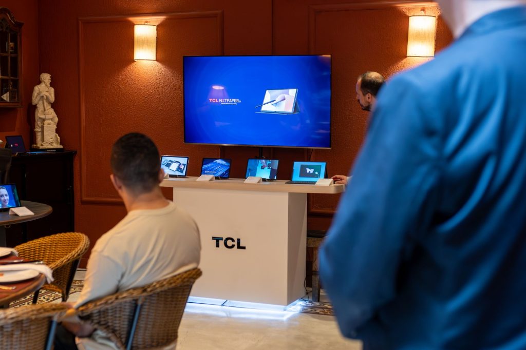 Sewa Layar LED Videotron: Pilihan Terbaik Pengganti Spanduk Banner