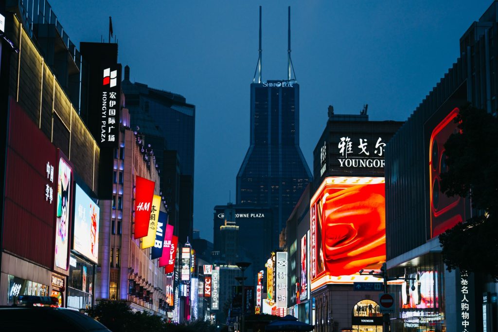 Sewa Layar LED Videotron: Pilihan Terbaik Pengganti Spanduk Banner
