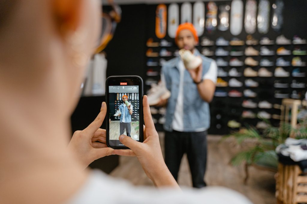 Jasa Live Shopping: Visual Jernih Bikin Produk Cepat Sold