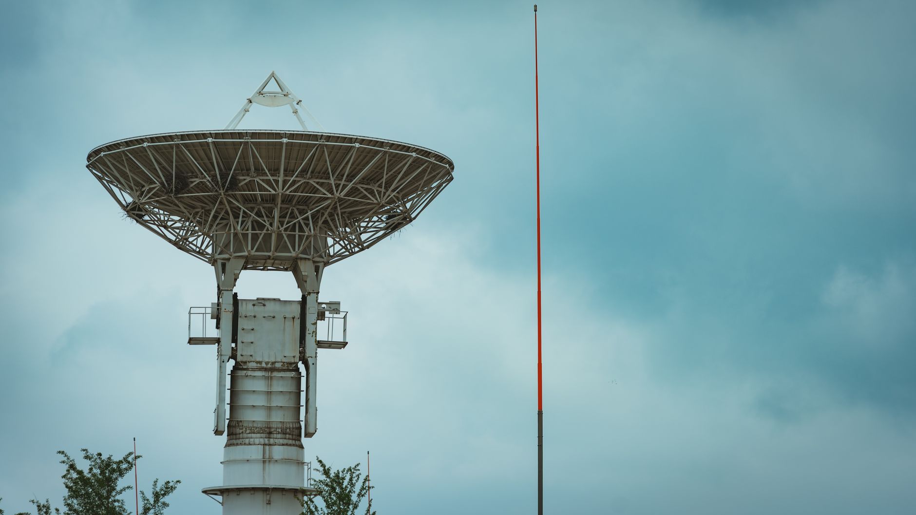Siaran Luar Ruang: Solusi Internet Satelit Live di Lapangan
