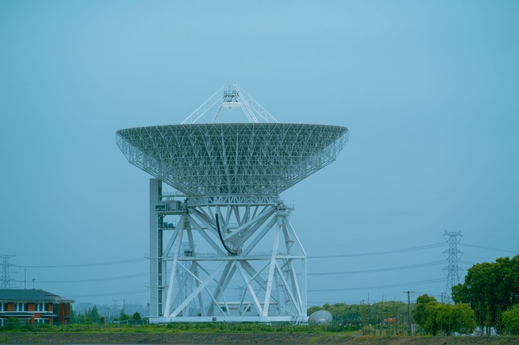 Siaran Luar Ruang: Solusi Internet Satelit Live di Lapangan